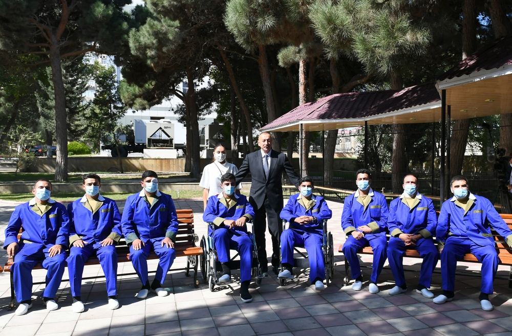 Zəfər xronikası: 30 sentyabrda Prezidentlə xanımı yaralı hərbçilərlə görüşüblər