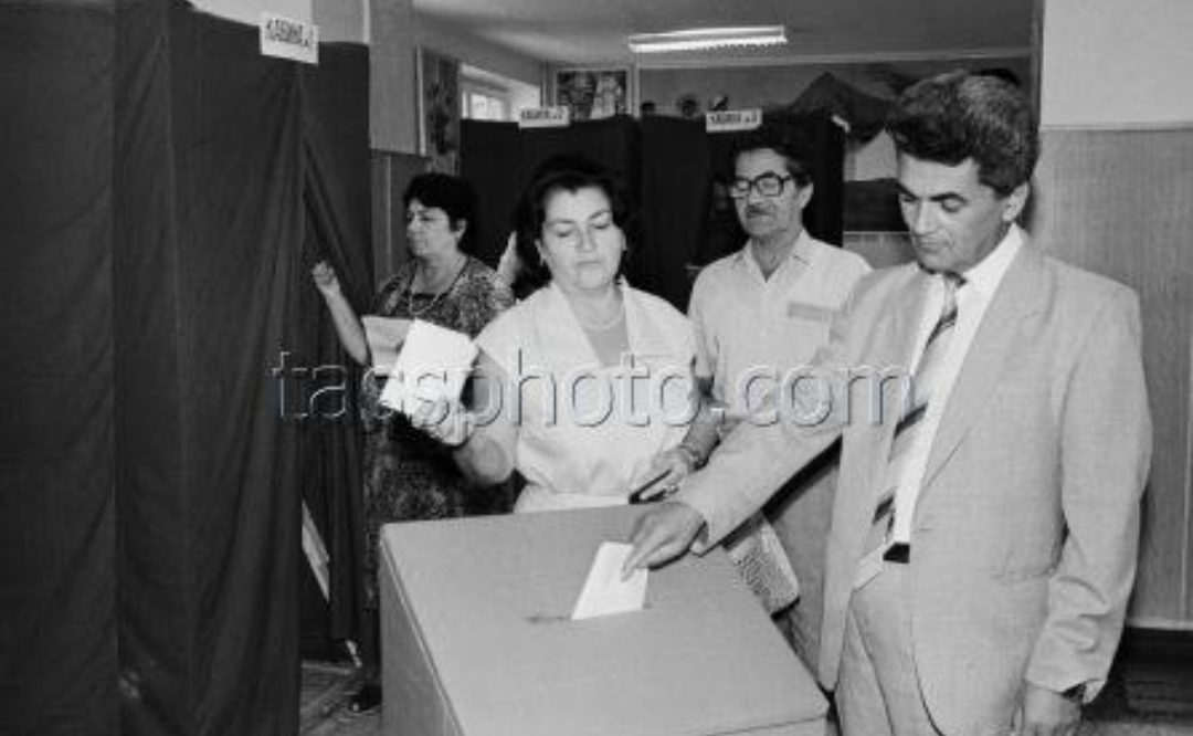 34 il əvvəl: Azərbaycanda ilk çoxpartiyalı SEÇKİ