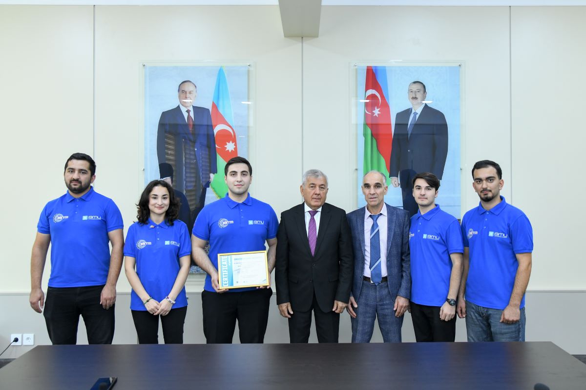 Rektor “Zəngəzur” PUA-sını hazırlayan tələbələrlə görüşdü - FOTO