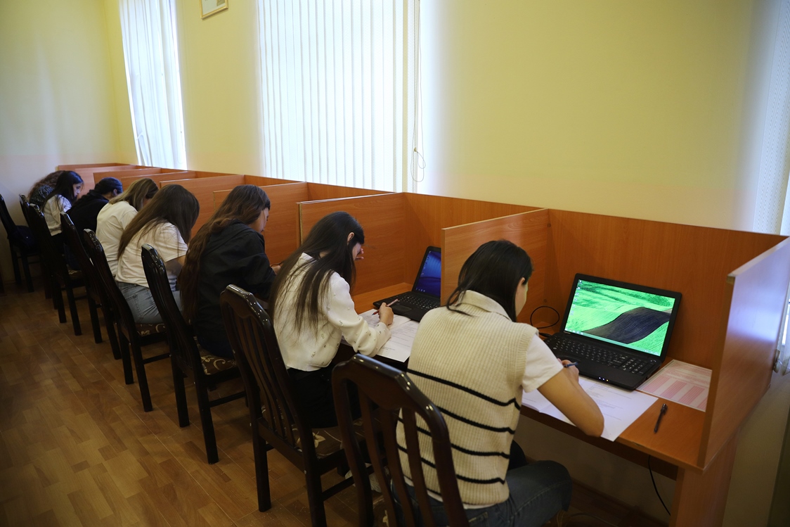 Gəncə Dövlət Universitetində tyutor işləmək istəyənlər üçün imtahan keçirildi