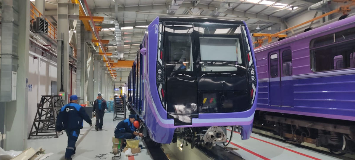 Bakı metrosuna daha 2 yeni qatar gətirildi
