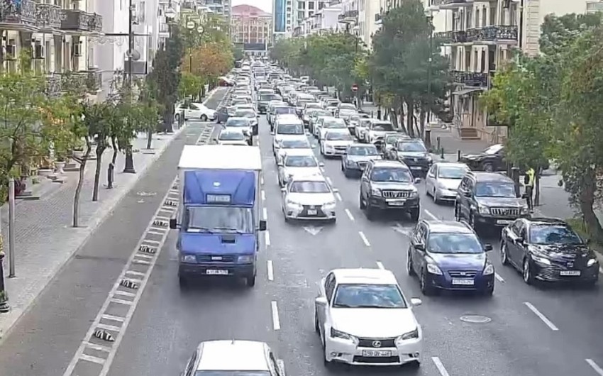 Sürücülərin nəzərinə - Bu yollarda tıxac var