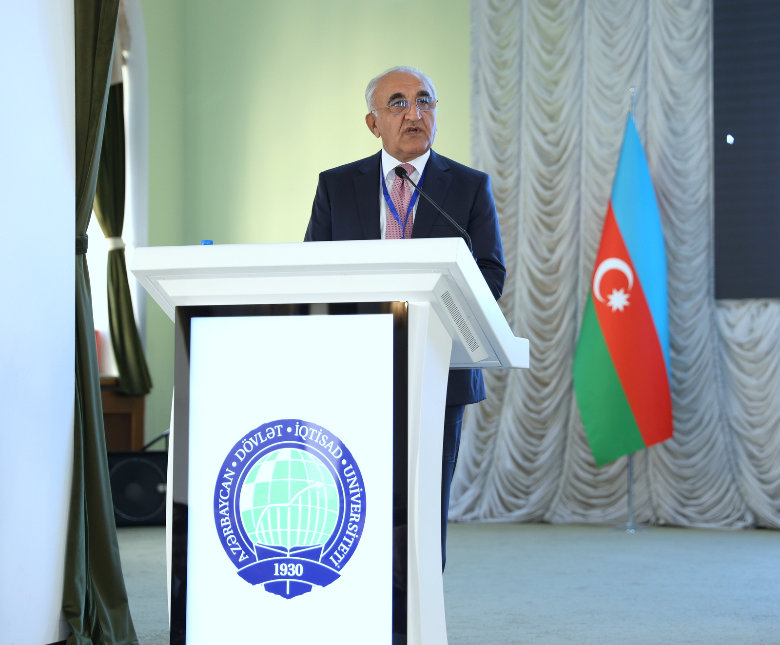 UNEC-də beynəlxalq konfrans başlayıb - FOTO