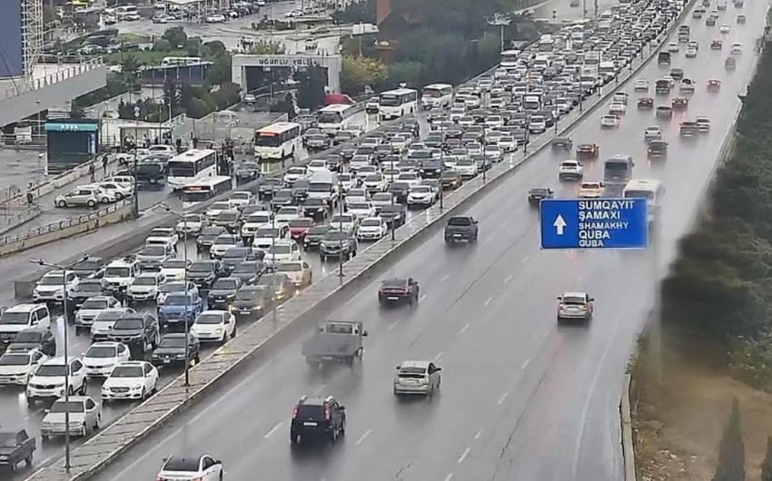 Sürücülərin nəzərinə - Hazırda bu yollarda tıxac var