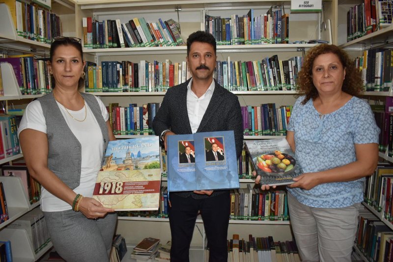 Manisa Xalq Kitabxanasına Azərbaycanla bağlı kitablar hədiyyə edilib