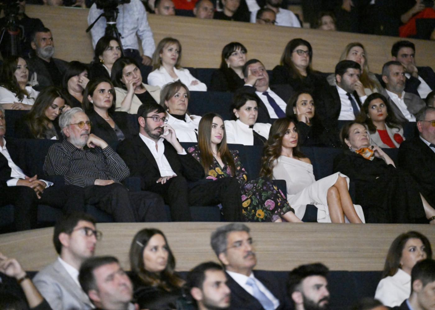 Prezident ailəsi film təqdimatında - FOTOLAR