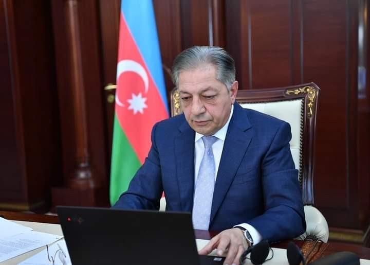 İnsan, Cəmiyyət və Müəllim