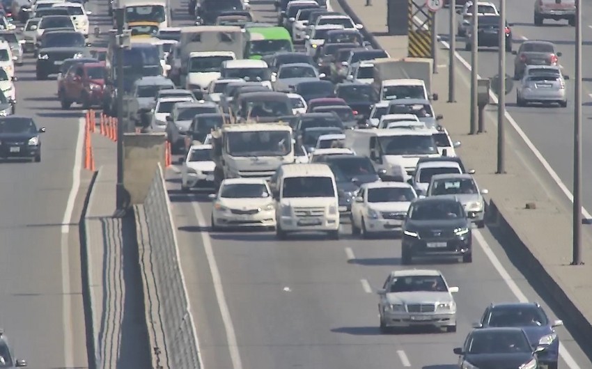 Yol qəzası “20 Yanvar”da uzun tıxac yaratdı