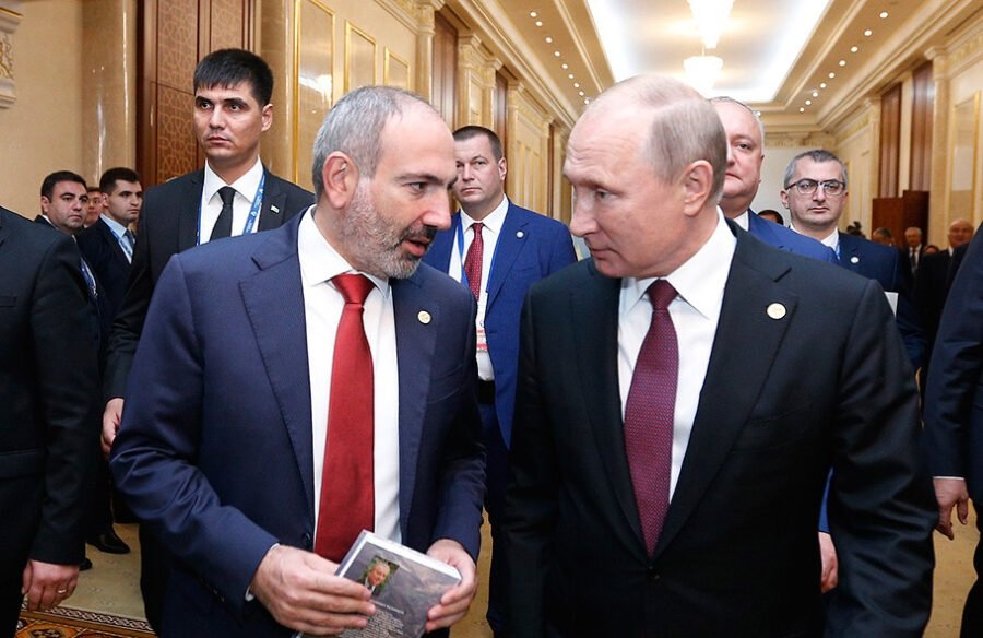 Paşinyan Putinin qəbuluna gəldi