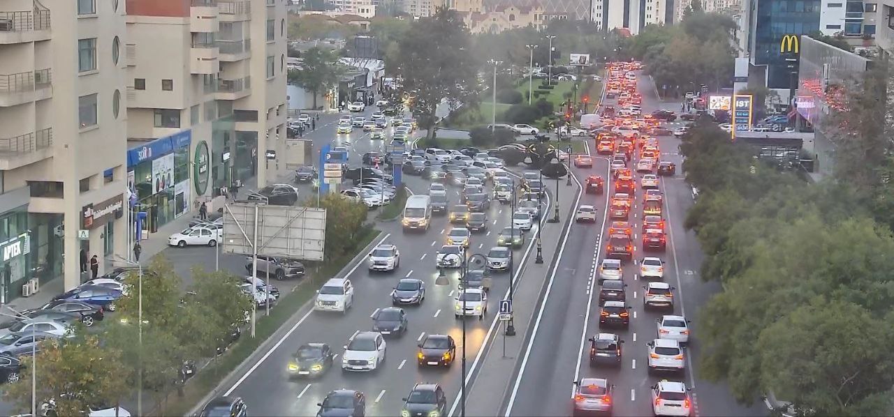 16 əsas yolda tıxac var - SİYAHI