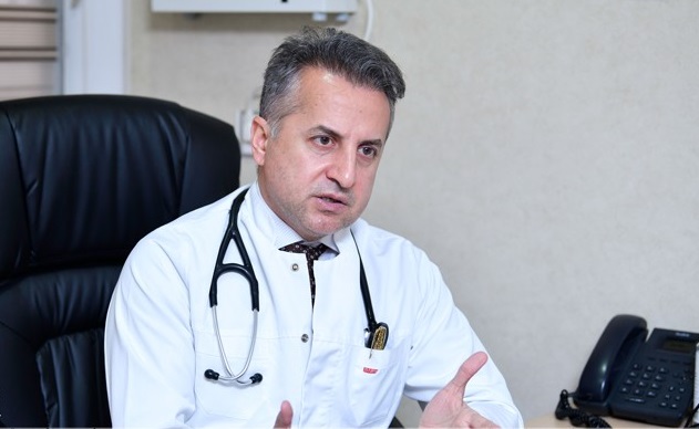 Tanınmış kardioloq “ara həkimləri”ni şarlatan ADLANDIRDI