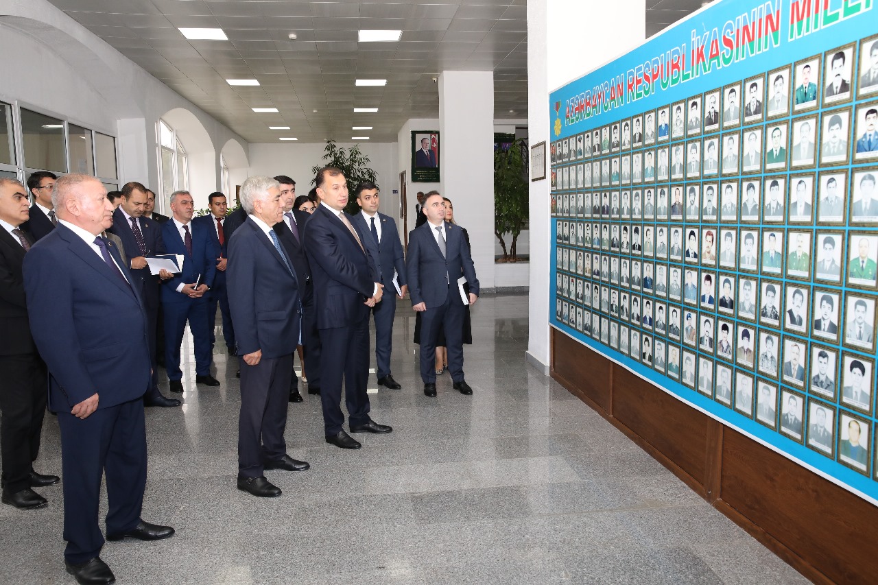 Yeni sədr akademiyada tədrisin vəziyyəti ilə maraqlanıb - FOTO