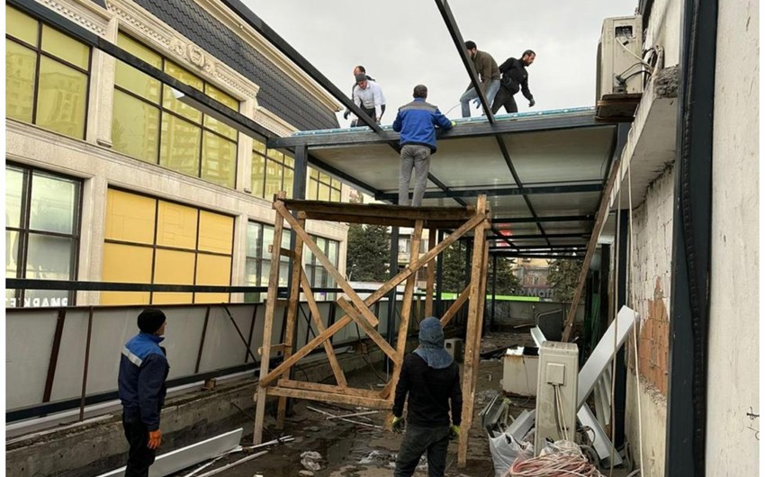 Daha bir küçədə qanunsuz tikili söküldü