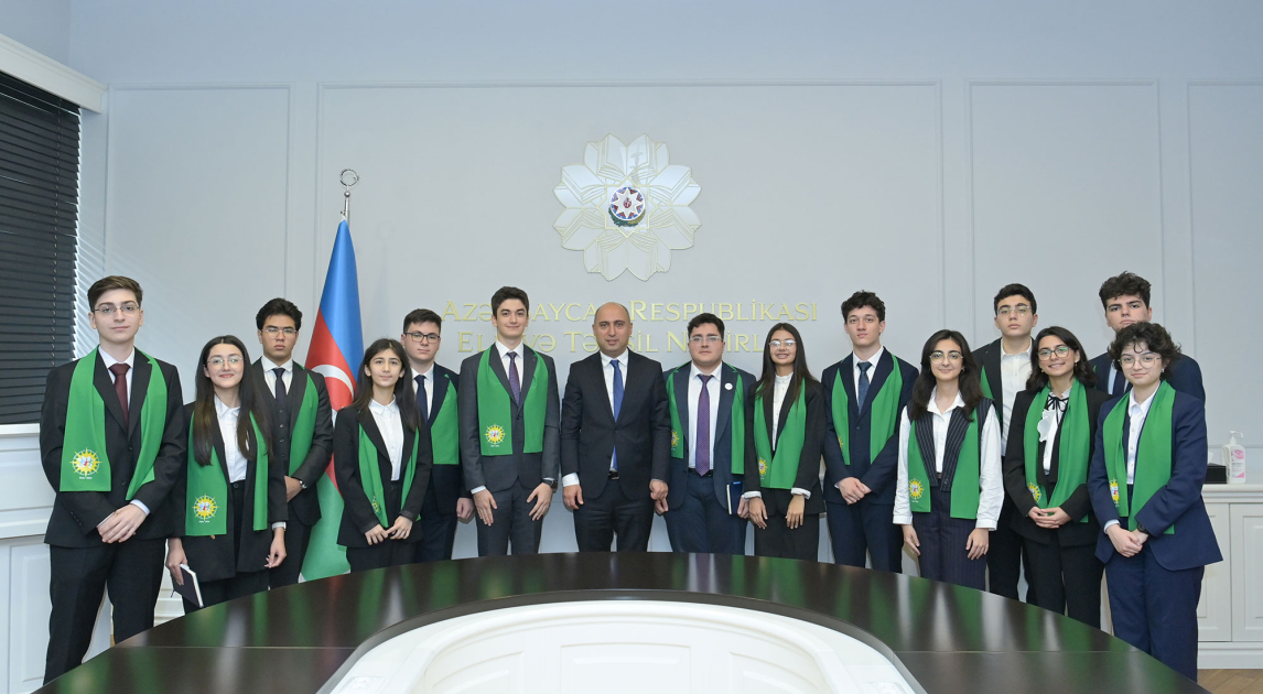 Məclis üzvləri nazirlə görüşdə - FOTO