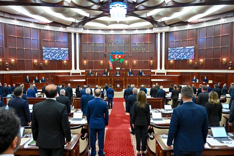 Deputatlar Milli Qəhrəman atasının dəfnində iştirak etməyib? - Qınağa CAVAB VERDİLƏR