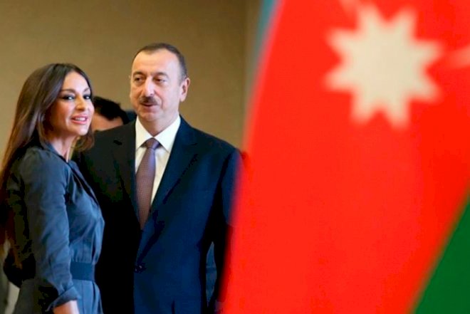 Deputatlar Prezident və xanımını TƏBRİK ETDİ