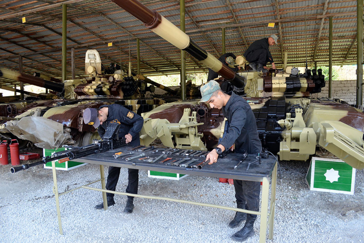 Silah və döyüş texnikalarının sazlığı yoxlanıldı - FOTO