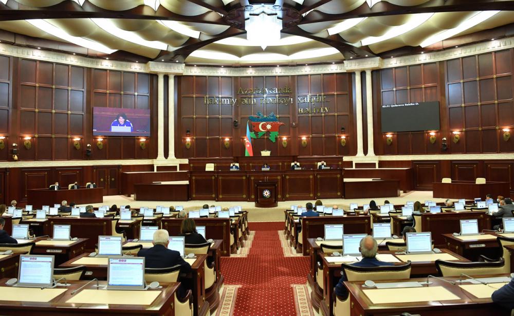 Parlament gələn həftə toplaşır: gündəlikdə 19 məsələ var