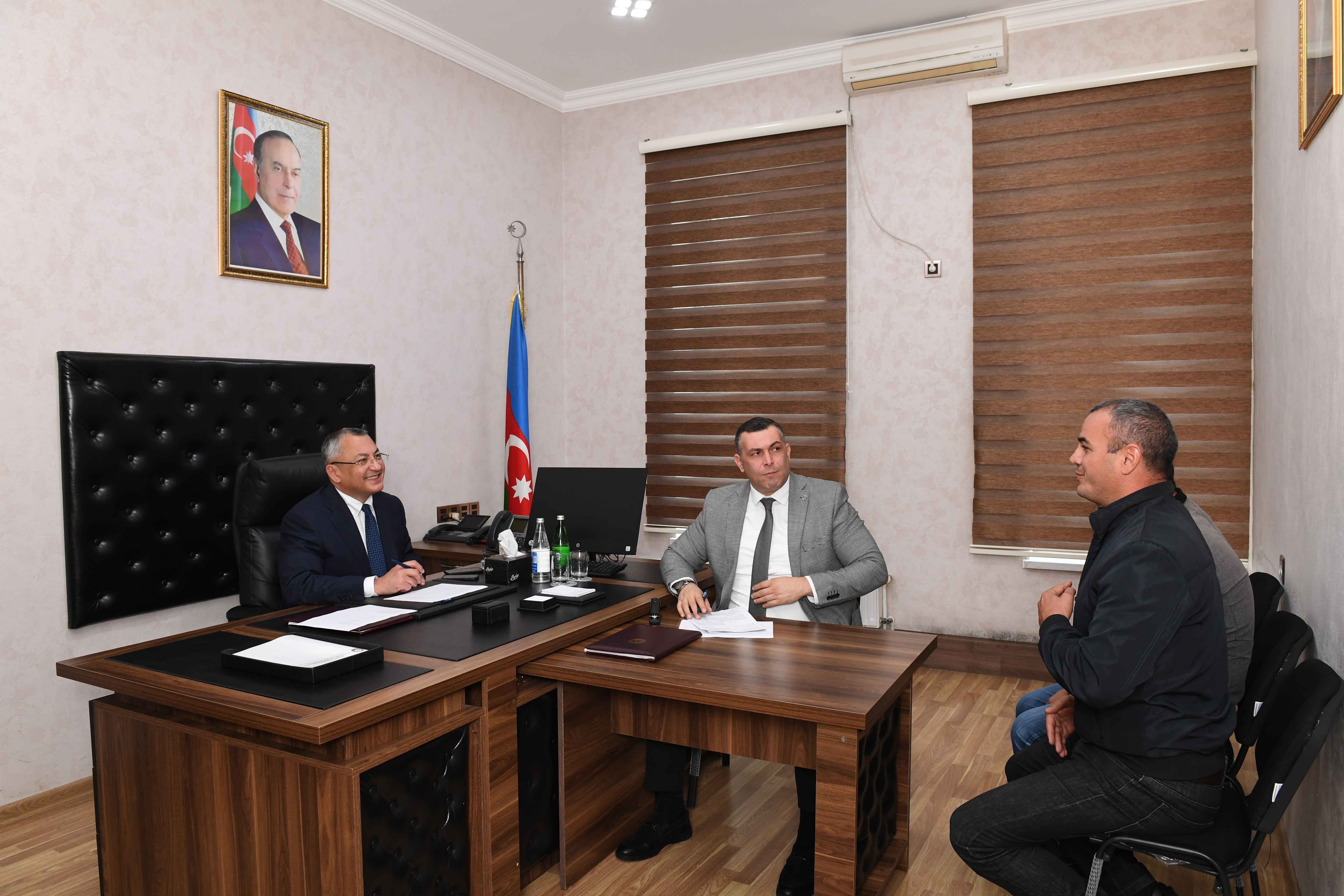 Rövşən Rzayev vətəndaşları qəbul edib - FOTO