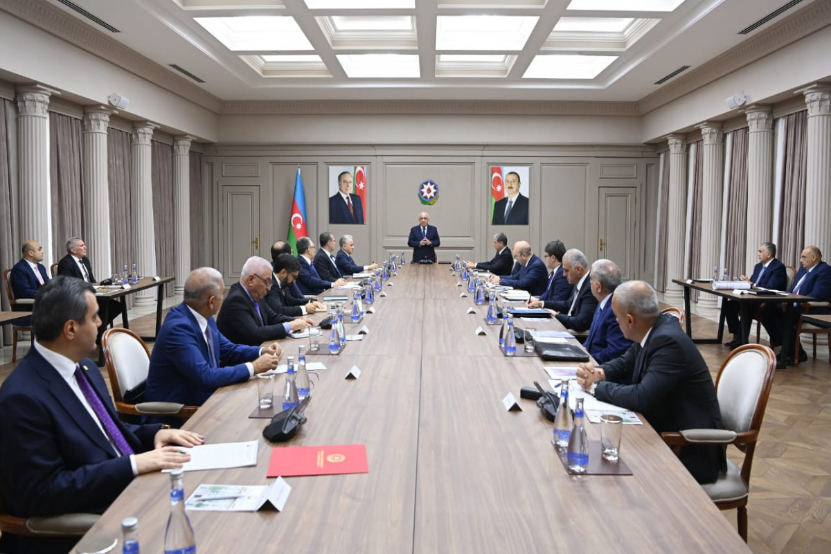 Baş nazir məmurları topladı: yağışın fəsadları müzakirə olundu