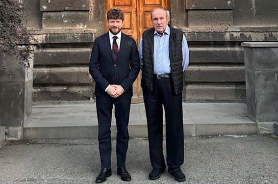 Fransa səfiri Ter-Petrosyanla müzakirə apardı