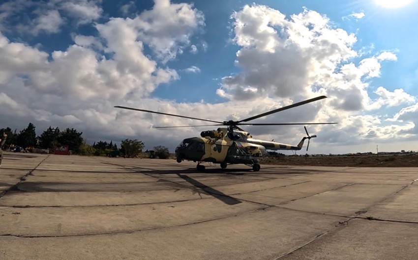 Hərbi helikopterlərimiz havaya qaldırıldı - VİDEO