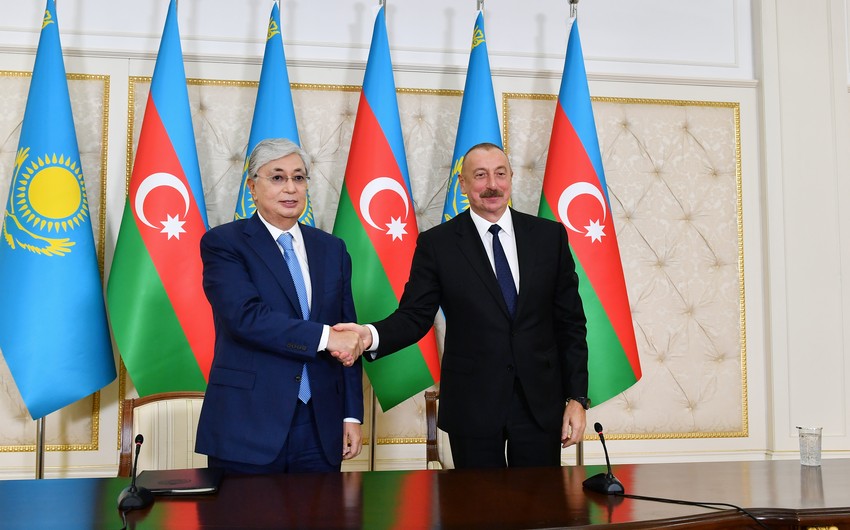 İlham Əliyev Tokayevi təbrik etdi