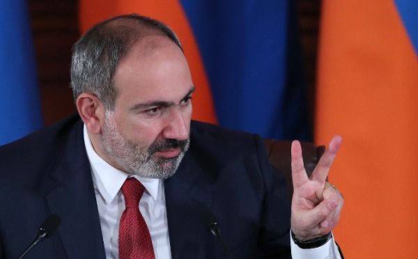 Paşinyan Kobaxidzeni təbrik etdi