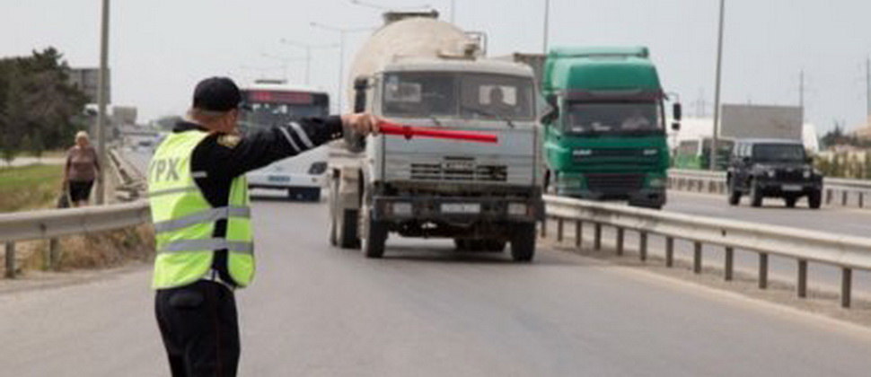 Yol polisi yük maşınlarının sürücülərinə müraciət etdi