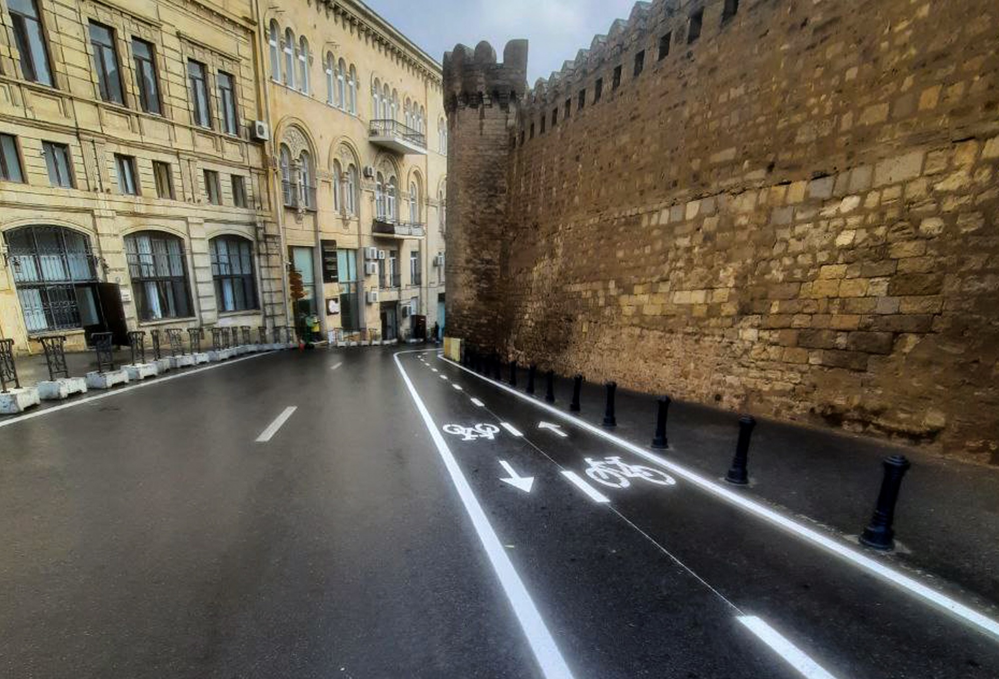 Qala divarları boyunca velosiped zolağı - FOTO