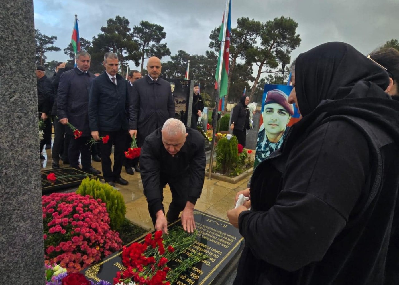Ülvi Quliyev şəhidin məzarını ziyarət etdi - FOTOLAR