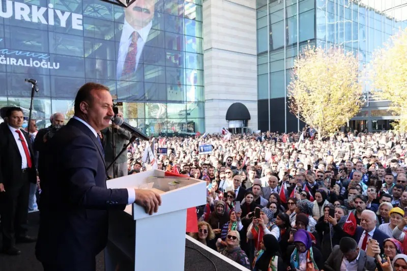 Tanınmış siyasətçi yeni partiya qurdu