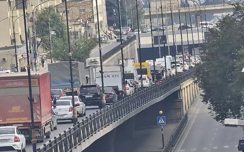 Bakıda yol qəzası tıxaca səbəb oldu