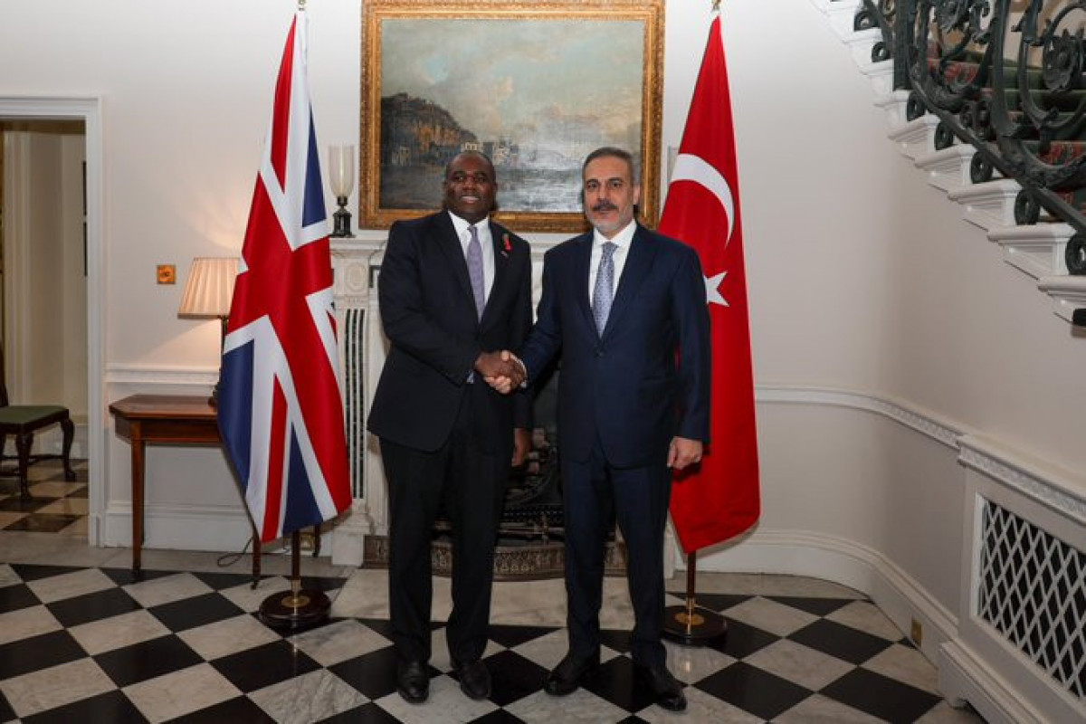 Türkiyə və Britaniya XİN rəhbərləri görüşüb
