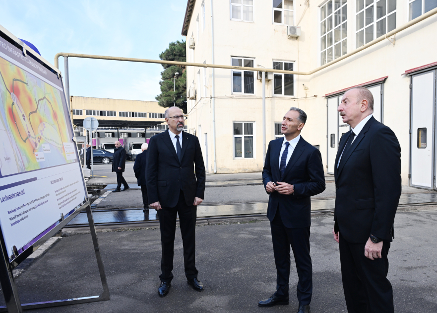 Prezident yeni nəsil metro qatarları ilə tanış oldu - FOTO