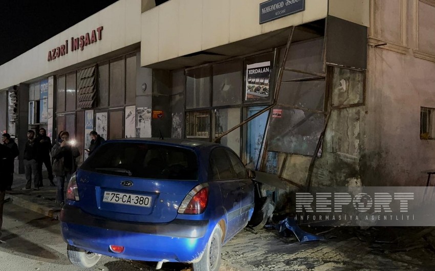 Maşın mağazaya girdi