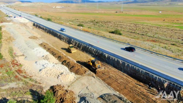 Bakı-Şamaxı yolunda təmir işləri belə aparılır - VİDEO
