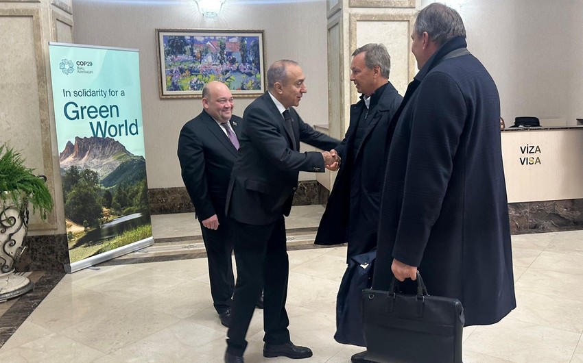 Bakı aeroportunda rus deputatları onlar qarşıladı