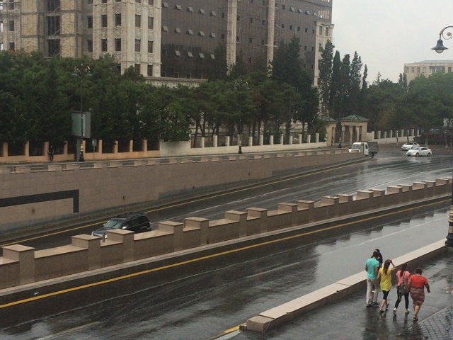 Hazırda Bakıya yağış yağır - Faktiki hava