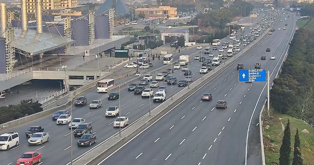 Hazırda tıxac olan YOLLAR 