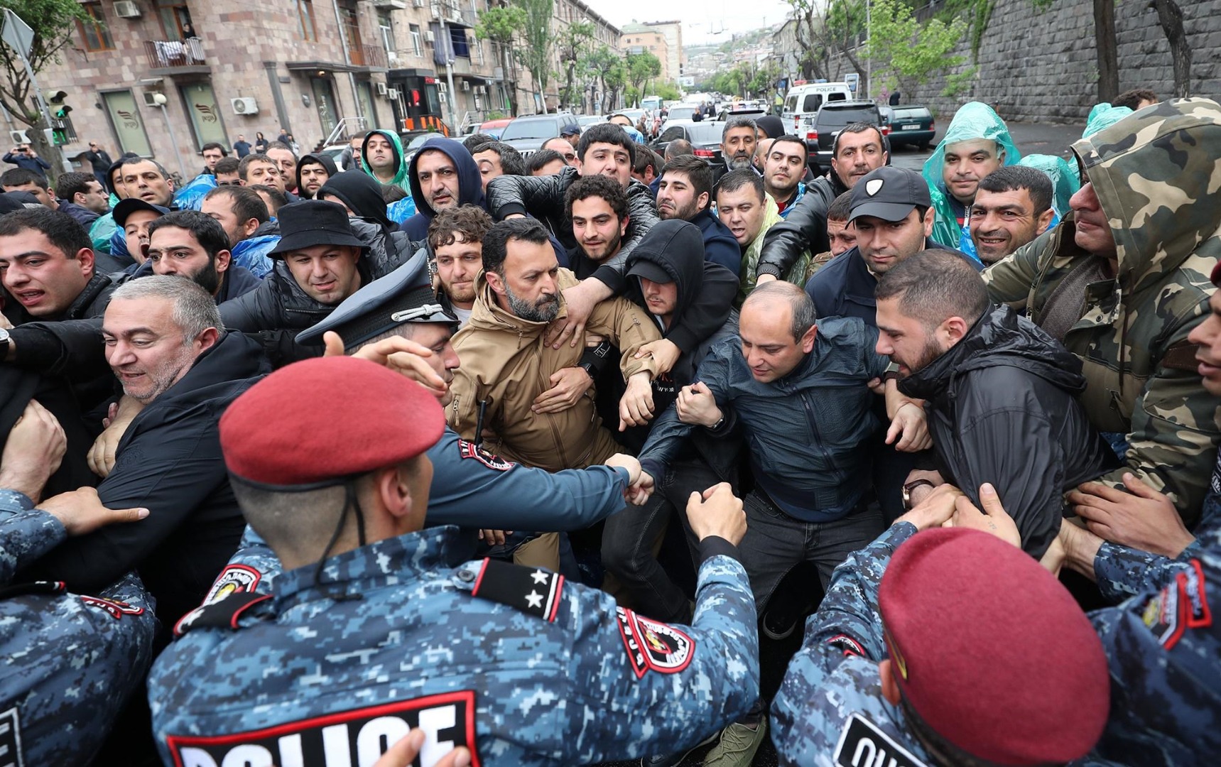 Ermənistanda sülh deyənlərə həbsxana GÖSTƏRİLİR