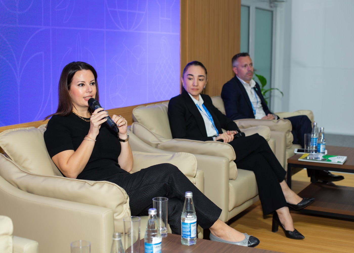 "Azercell" panel müzakirə keçirdi - FOTOLAR