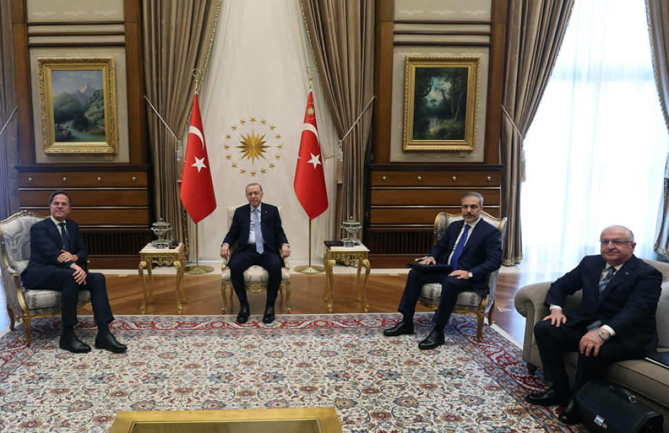 NATO rəhbəri Türkiyədə kimlərlə görüşdü?