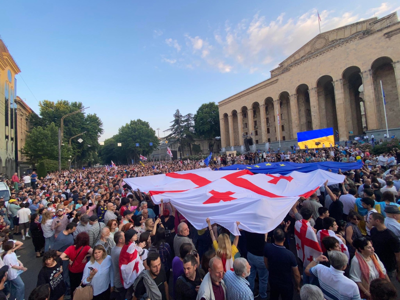 Gürcüstan XİN-in 78 diplomatı hakimiyyətin qərarına ETİRAZ ETDİ