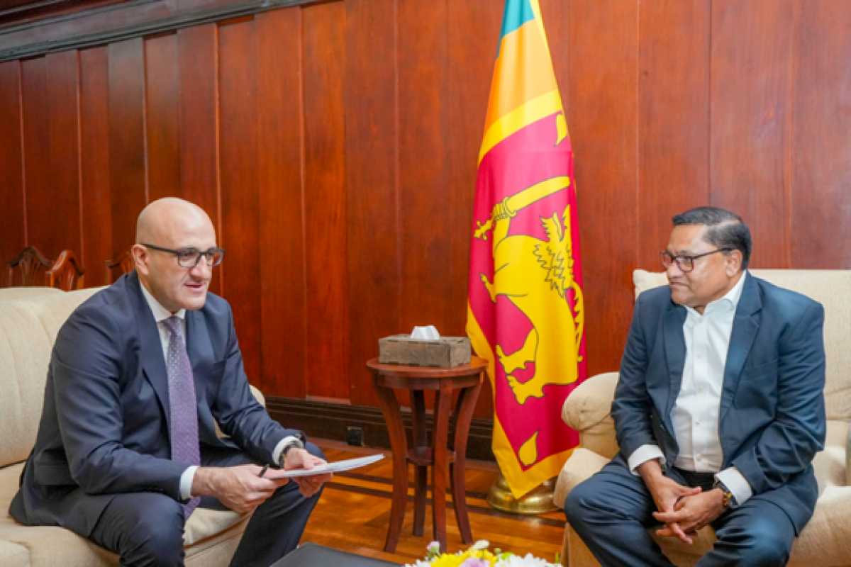 Səfirimiz etimadnaməsini Şri-Lanka Prezidentinə təqdim etdi