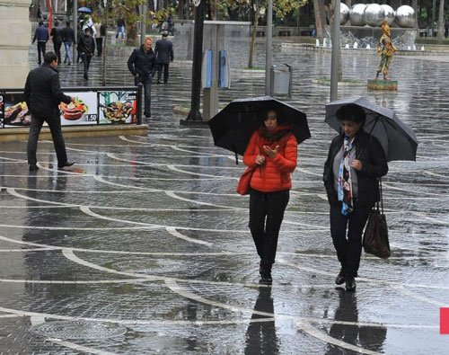 Bakıda leysan yağış, rayonlarda qar yağacaq - Günün havası