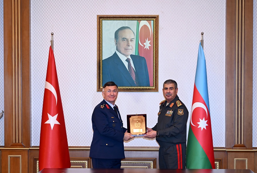 Zakir Həsənov kəşfiyyat generalı ilə görüşdü - FOTO