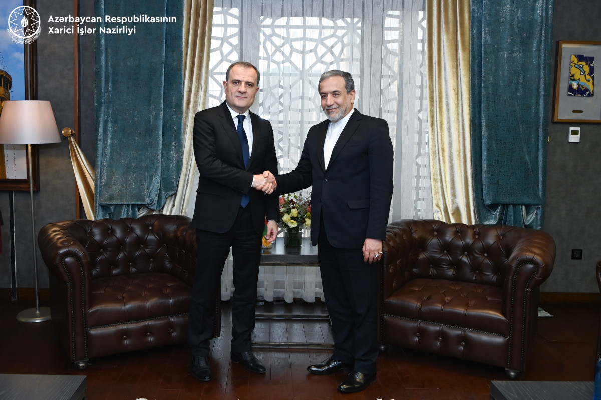 Ceyhun Bayramov İranın XİN rəhbəri ilə görüşüb