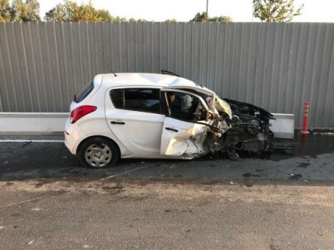 “Hyundai” ağaca çırpıldı - 3 nəfər yaralandı