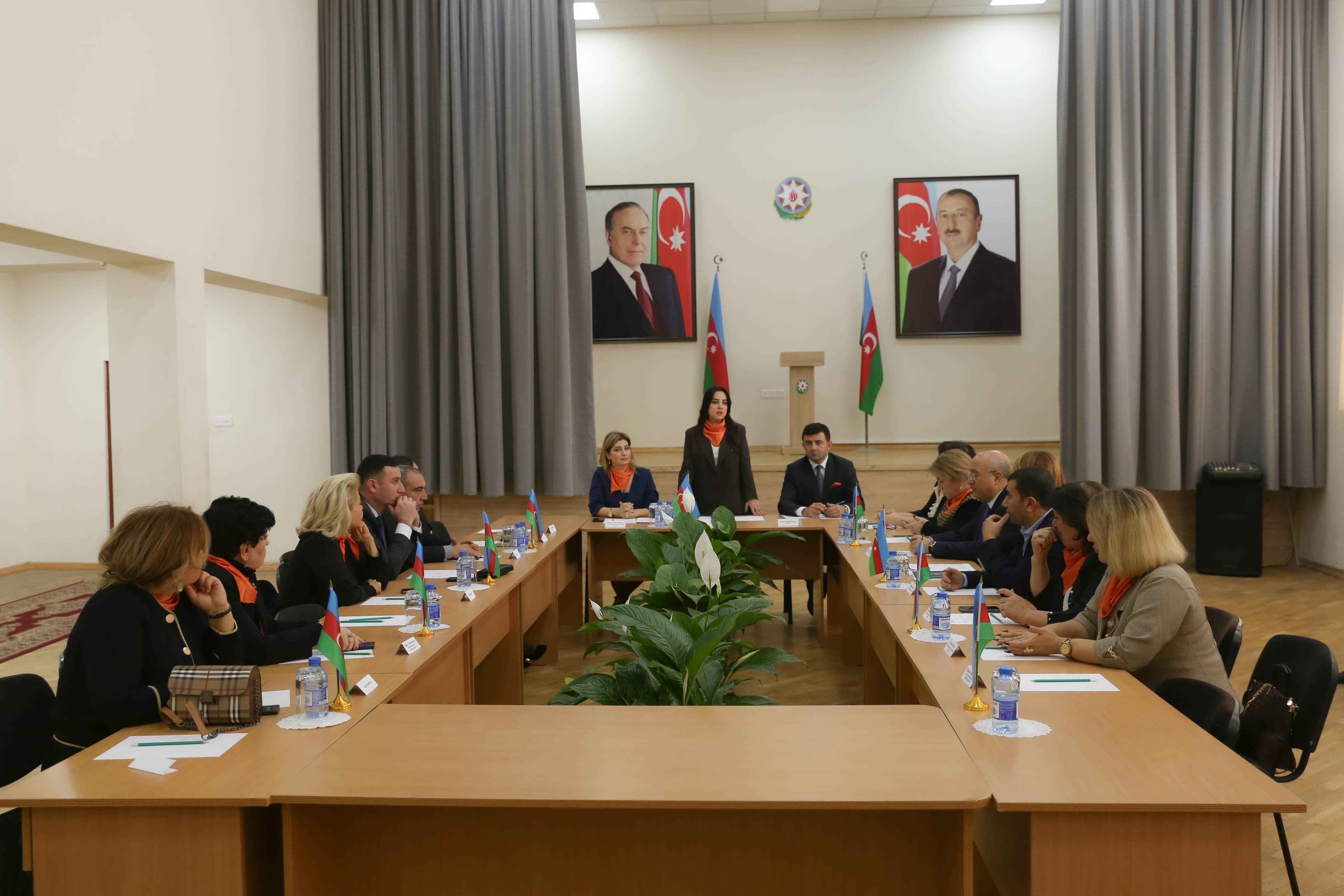 Orta məktəbdə erkən nikahın fəsadları müzakirə olundu - FOTOLAR 